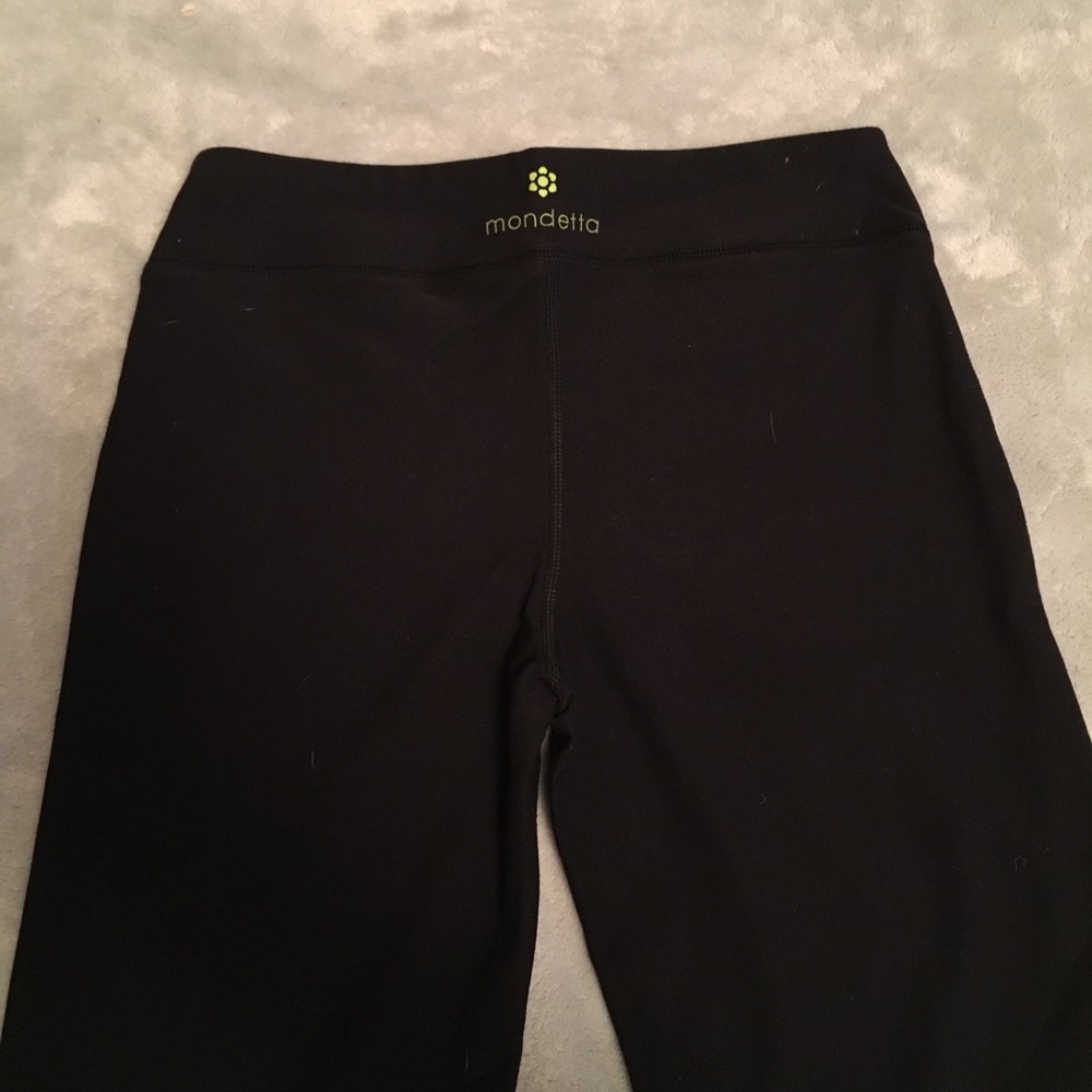 Size medium yoga pants - Picture 3 of 3